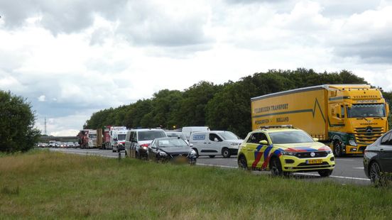 Dode en gewonde bij ongeluk op A28 bij Beilen. Dode en gewonde bij ongeluk op A28 bij Beilen.