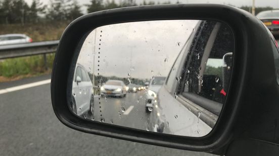 Gewonde bij ongeluk op A28, file van bijna een uur.
