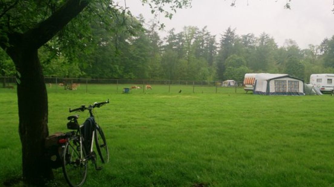 Kamperen in de vrije natuur, zonder overbodige luxe wordt
steeds populairder.