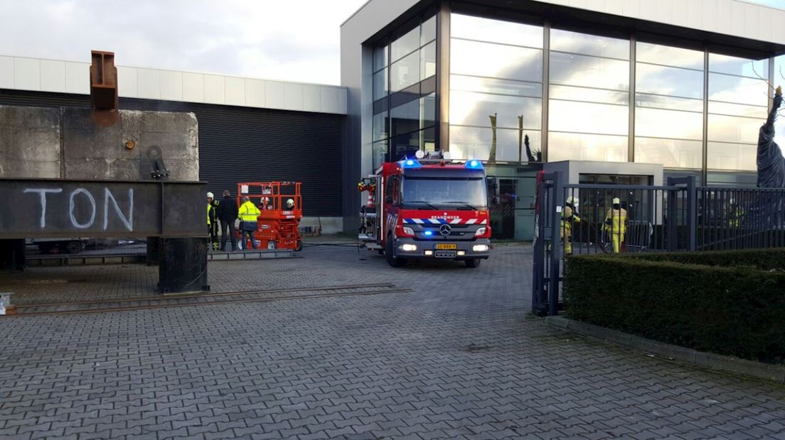 Brand in bedrijfspand in Hengelo