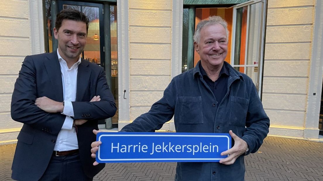 Harrie Jekkers met wethouder Robert van Asten