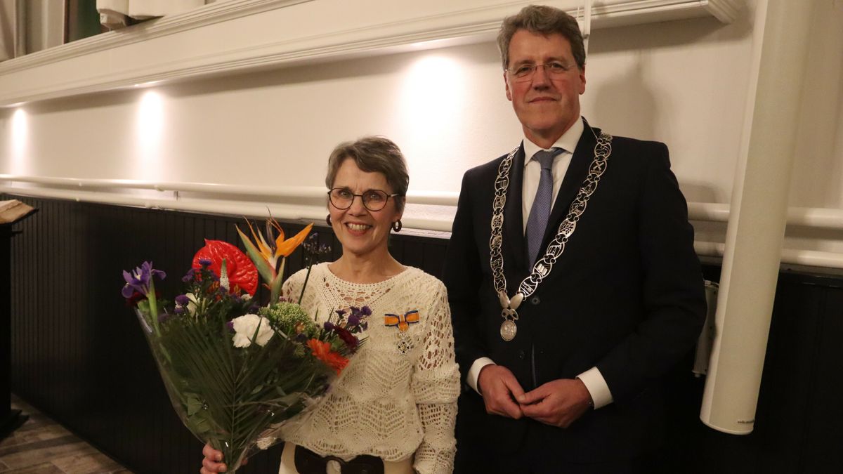 Organiste en cantor Willy Misker-Nakken krijgt lintje