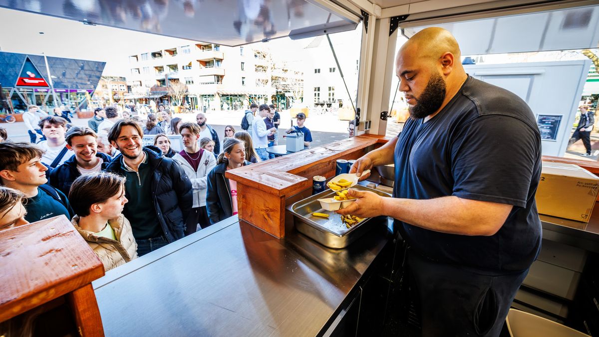 Honderden kilo's patat moeten jongeren naar de stembus lokken