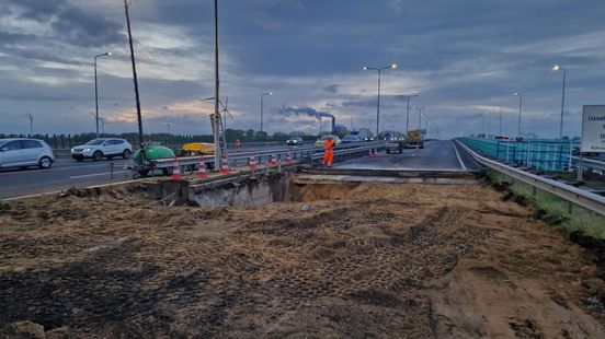 Sinkhole A12 bij Arnhem gedicht: 'Hopelijk geen last voor de ochtendspits'