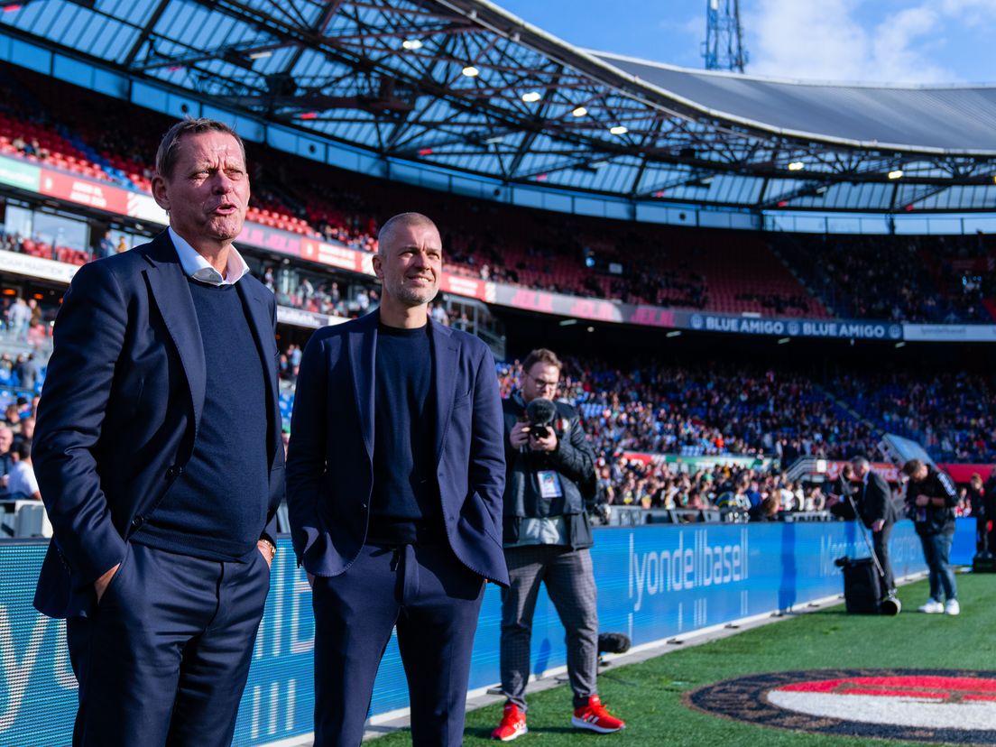 Joos van der Hoek (rechts) in gesprek met TD Frank Arnesen.