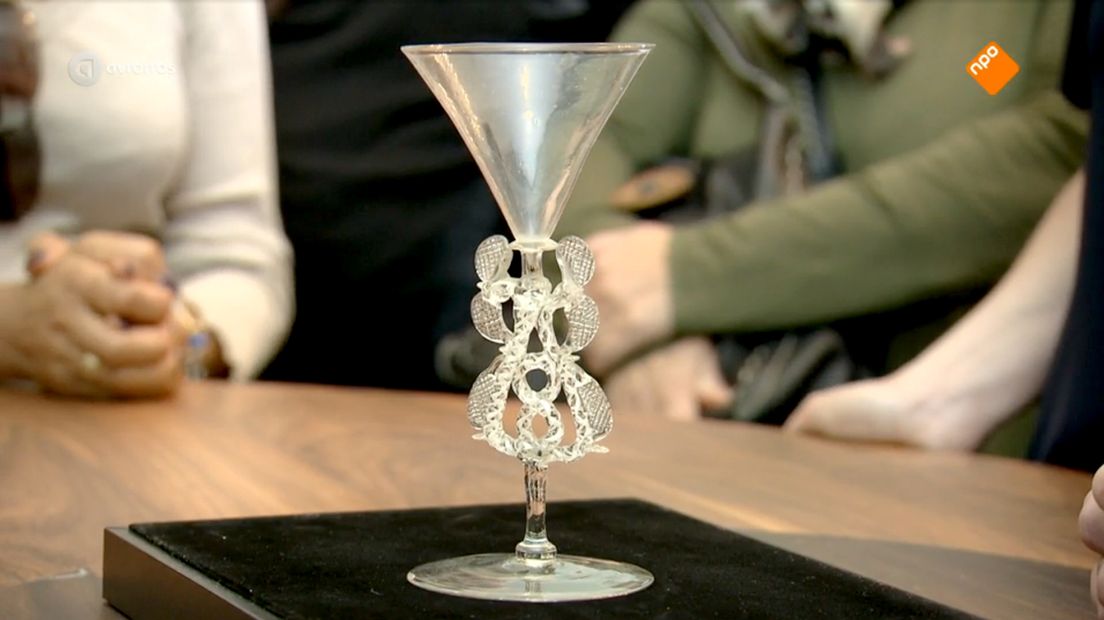 Het drinkglas in het tv-programma Tussen Kunst en Kitsch