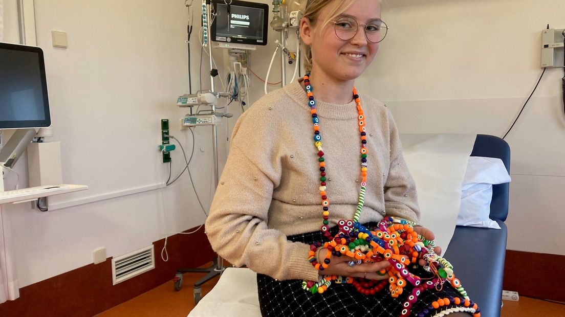 Kanjer Jessica met haar kanjerketting