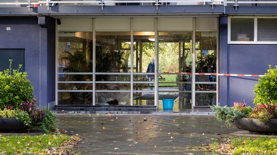 Explosie bij flat in Vlaardingen, jongens van 13 en 14 aangehouden | Vertraging op A16 richting Dordrecht na aanrijding. Explosie bij flat in Vlaardingen, jongens van 13 en 14 aangehouden | Vertraging op A16 richting Dordrecht na aanrijding.