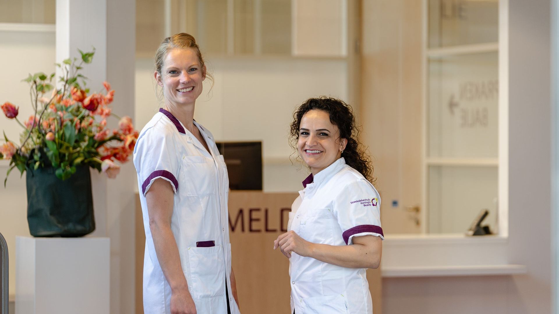 Plastisch chirurgen Marielle Jippes (l) en Marin Citgez (r)
