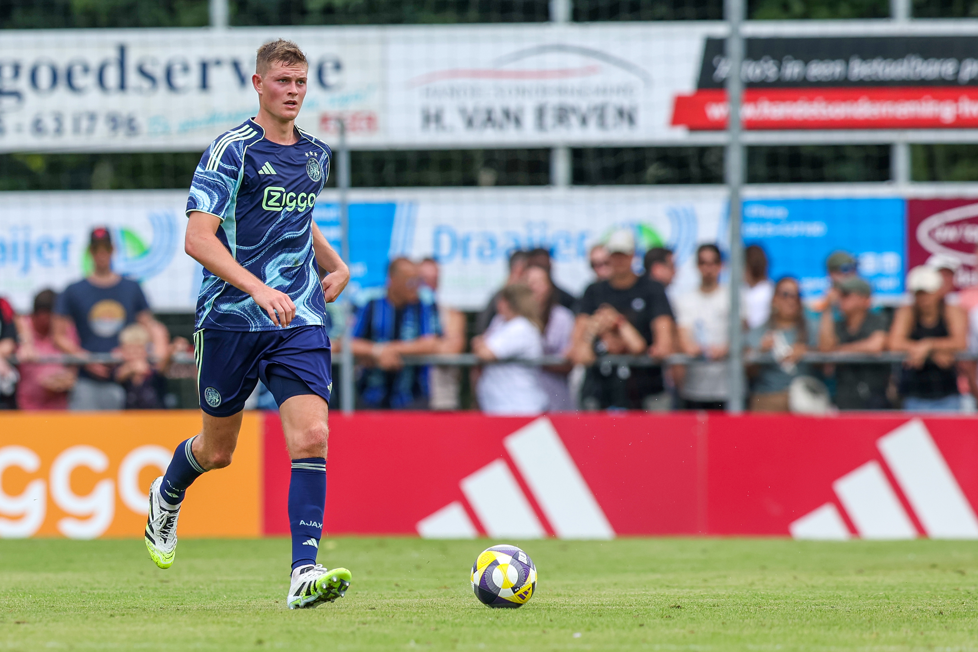 Ajax verlengt het contract van Dies Janse met één jaar