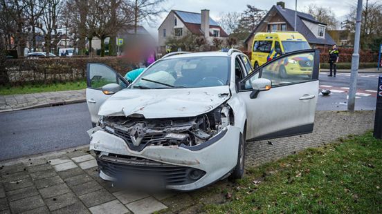 Auto botst op trekker