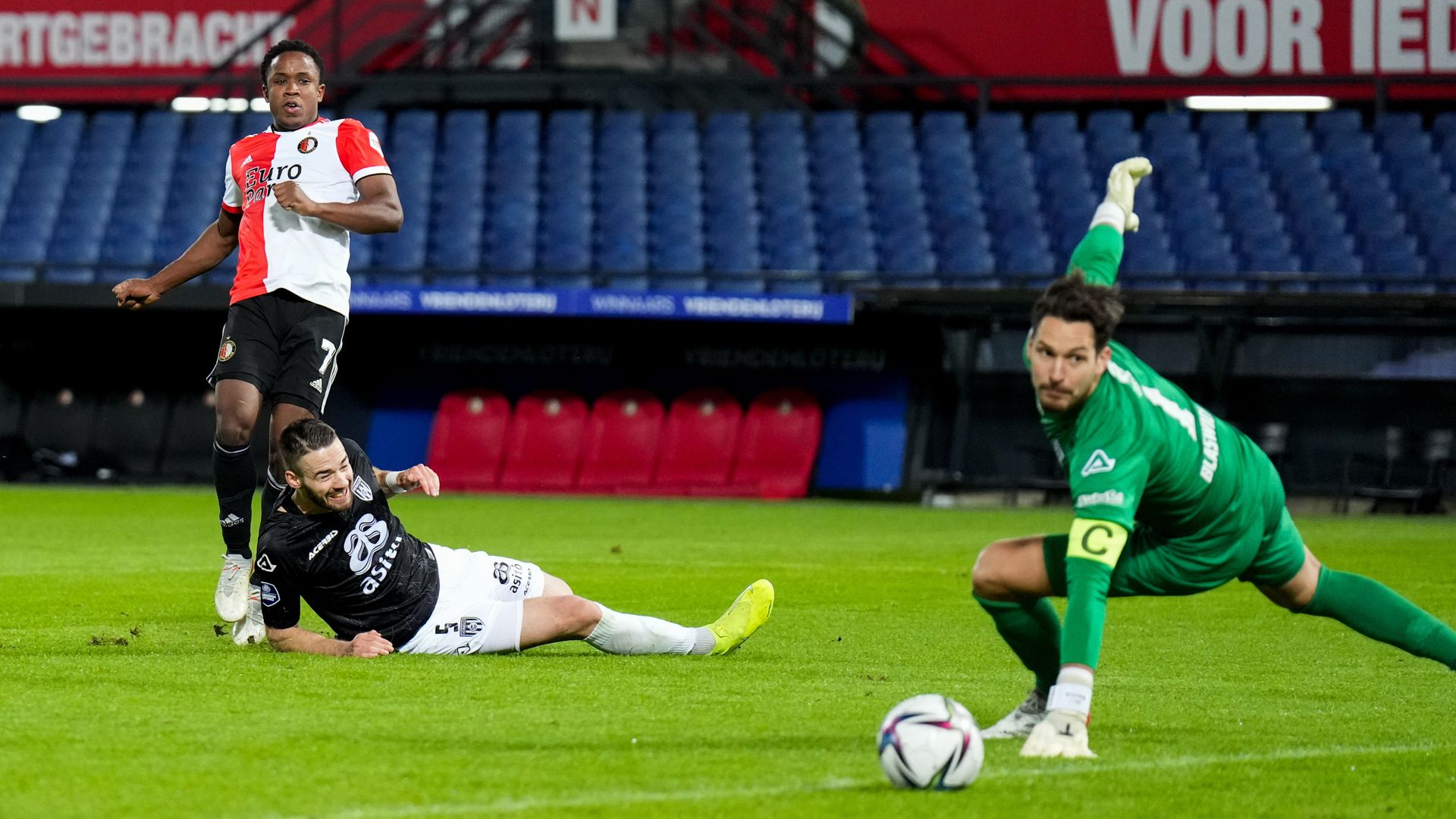 Feyenoord Dankt Zege Op Heracles Almelo Aan Sterke Sinisterra En Nadert ...