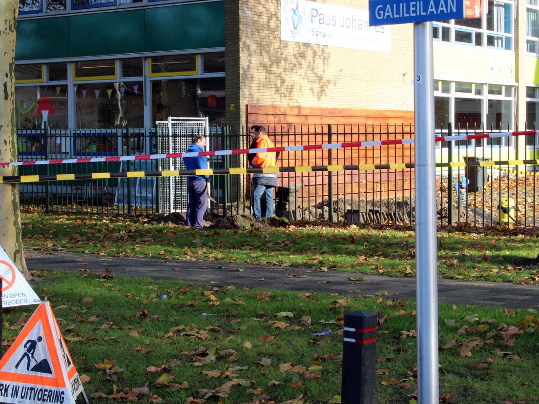 Paus Johannesschool in Spijkenisse ontruimd wegens gaslek (Foto GinoPress BV)