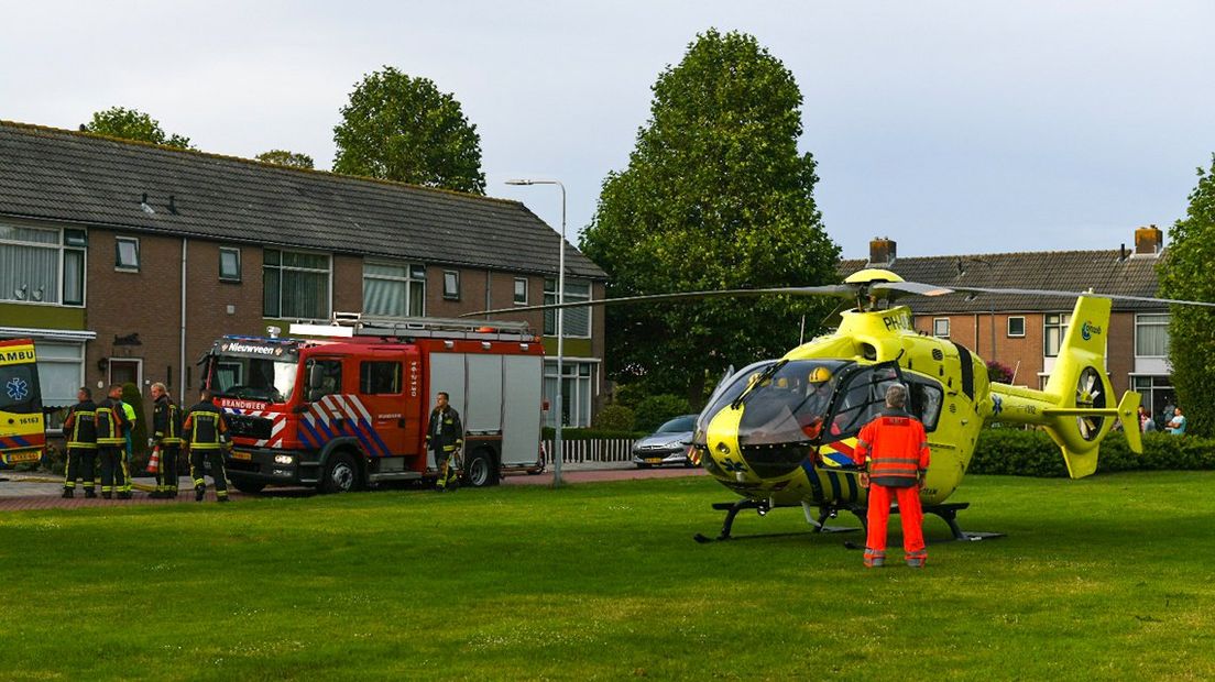 Een traumahelikopter ter plaatse aan de Heemraadstraat in Zevenhoven