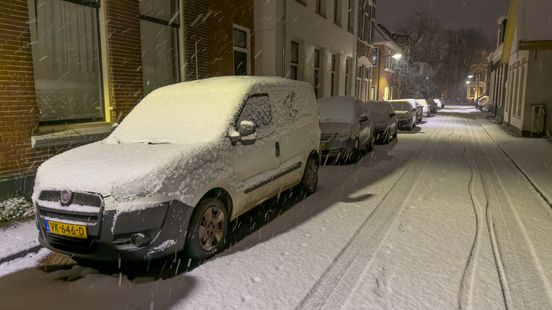 Laag sneeuw op de weg? Zo stap je in de auto
