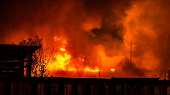 Brand in woonwijk legt schuurtjes in de as