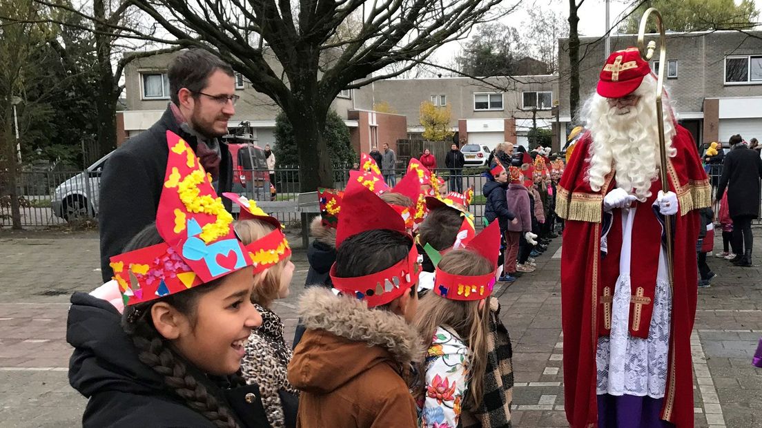 Sinterklaas bezoekt basisschool De Springplank in Meerkerk