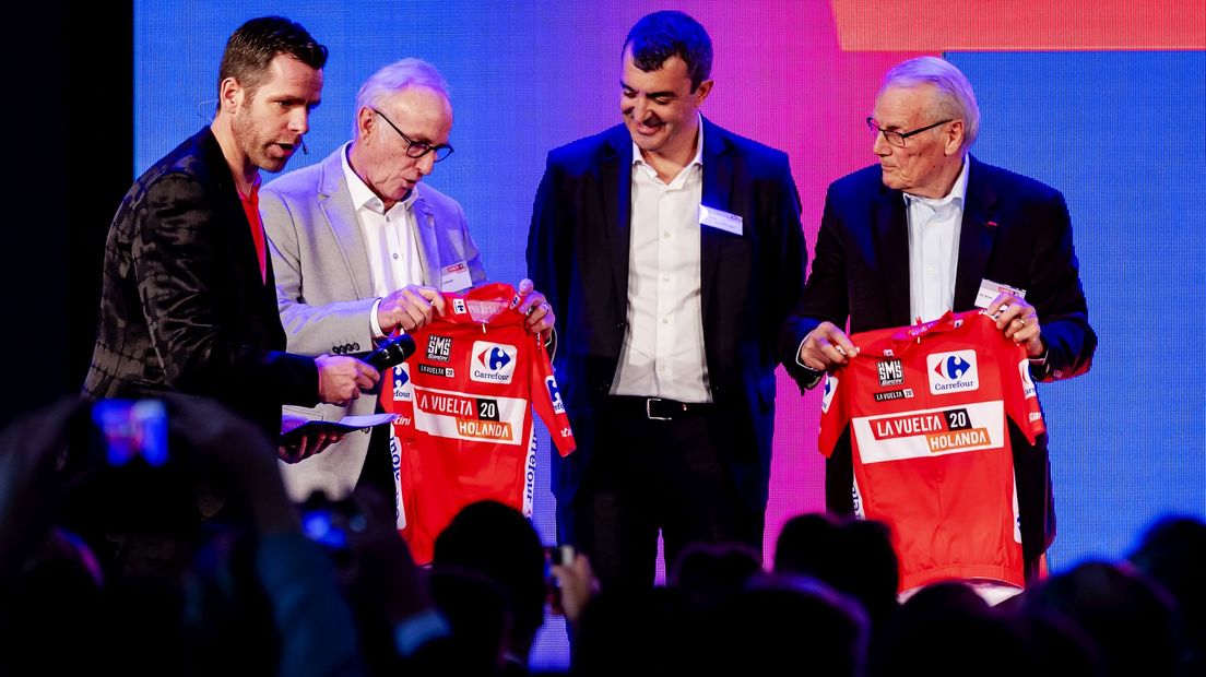 Bram Tankink, Joop Zoetemelk, koersdirecteur Javier Guillén en Jan Janssen bij de presentatie.