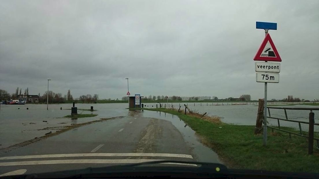 Veerpont Het Wijheseveer tussen Wijhe en Heerde