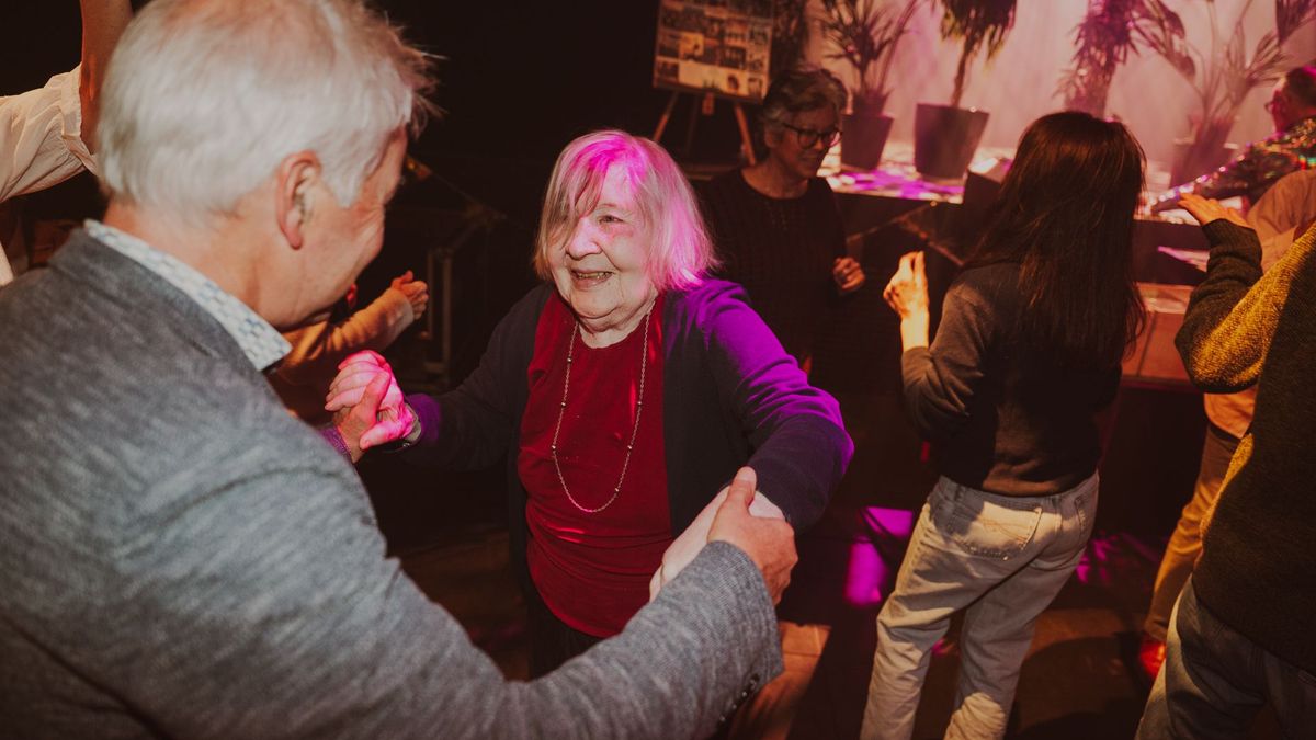 75-plussers gaan los op oude hits: 'De moves zitten er nog in'