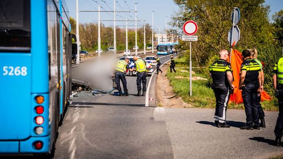 Dode brommobiel-ongeluk is Arnhemmer. Dode brommobiel-ongeluk is Arnhemmer.