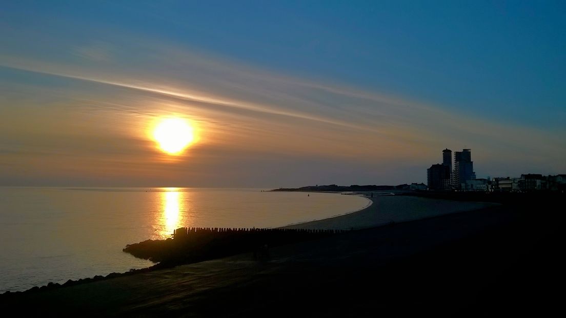 Ondergaande zon bij de plek met de warmste nachttemperatuur: Vlissingen