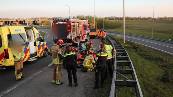 Snelweg tijdelijk afgesloten door motorongeluk