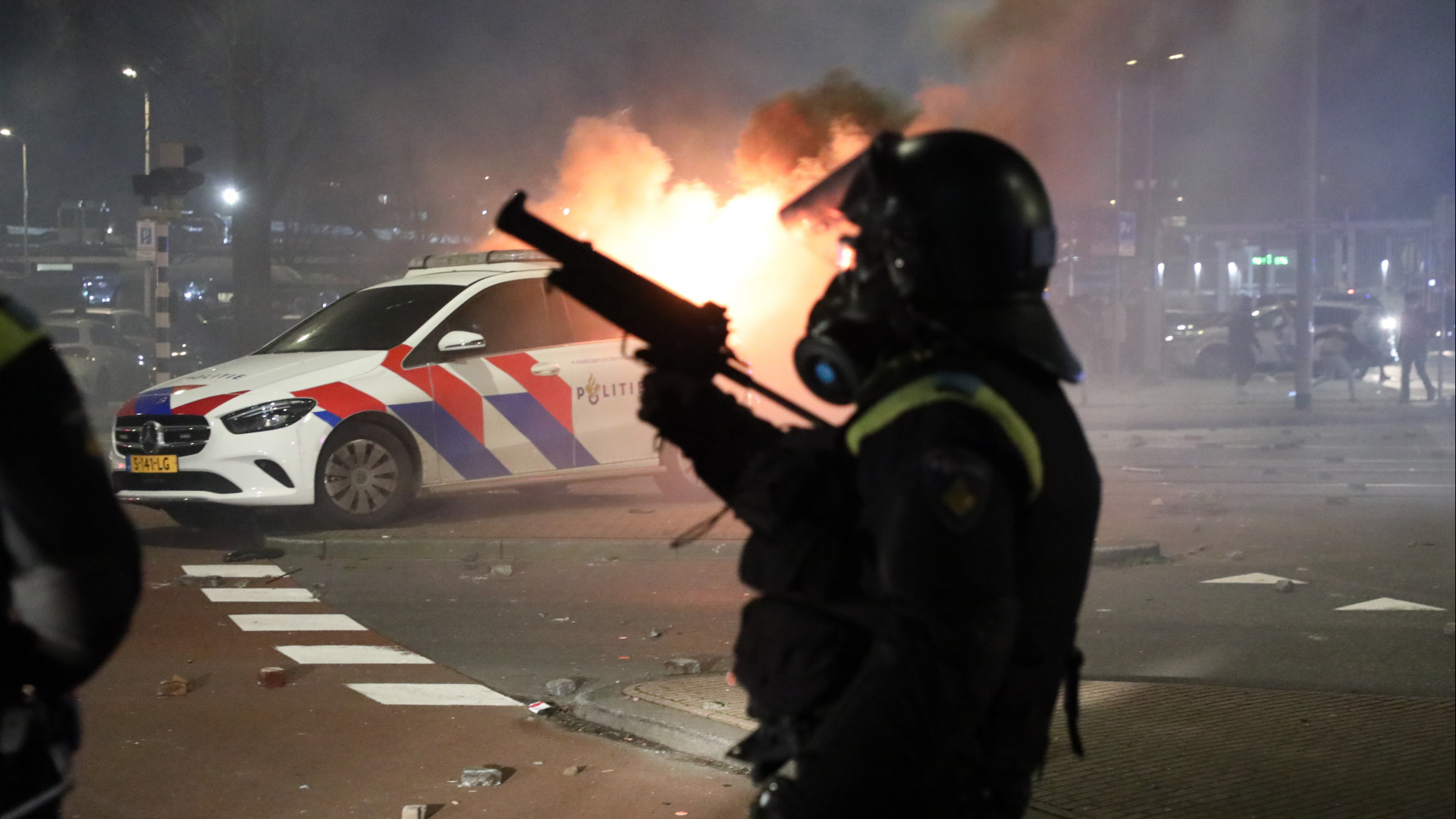 Rellen na confrontatie tussen Eritreeërs, traangas ingezet en auto's in brand