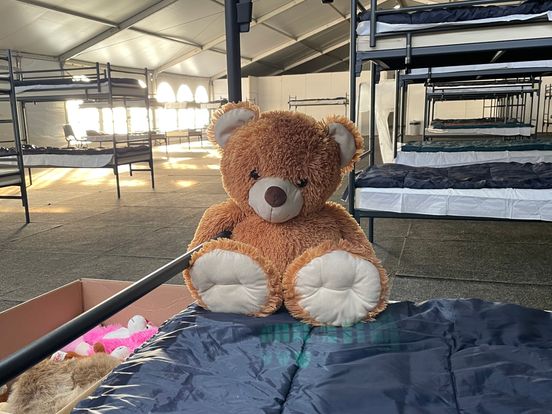 22 asielzoekers brengen eerste koude nacht door in tenten in Zuidwolde