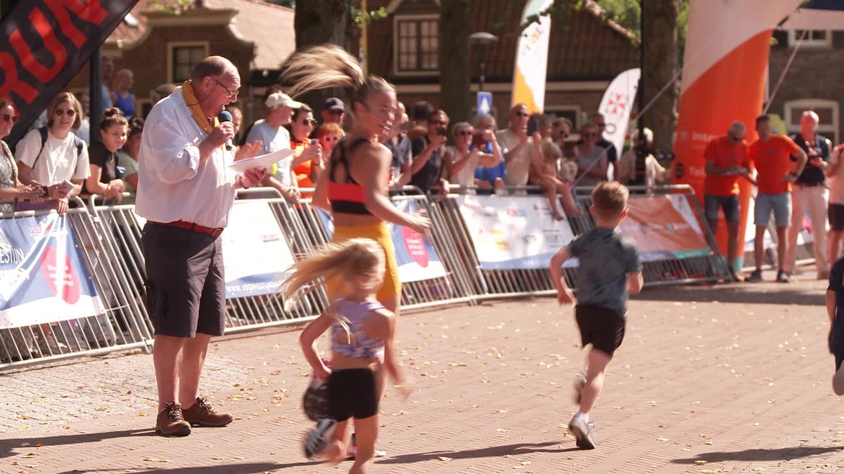 Speaker Henk hangt zijn microfoon aan de wilgen