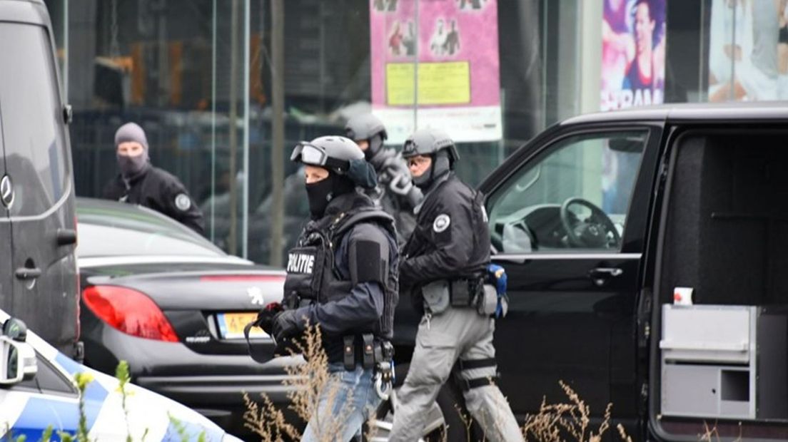 Arrestatieteam komt in actie bij inval in sportschool