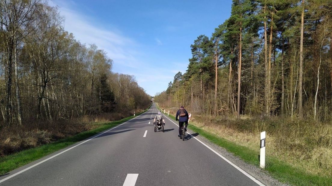 Sebastiaan rolde zo’n 70 tot 80 kilometer per dag van Gütergluck naar Doorn.