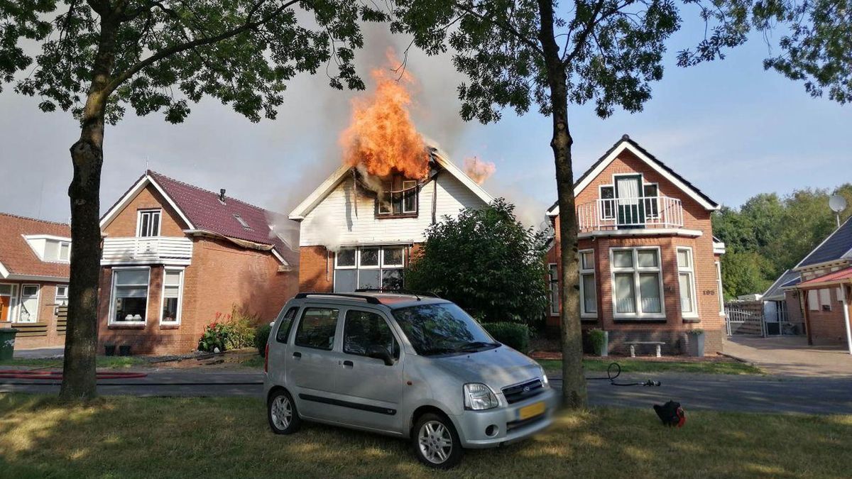 Forse rookontwikkeling door woningbrand in Drouwenermond