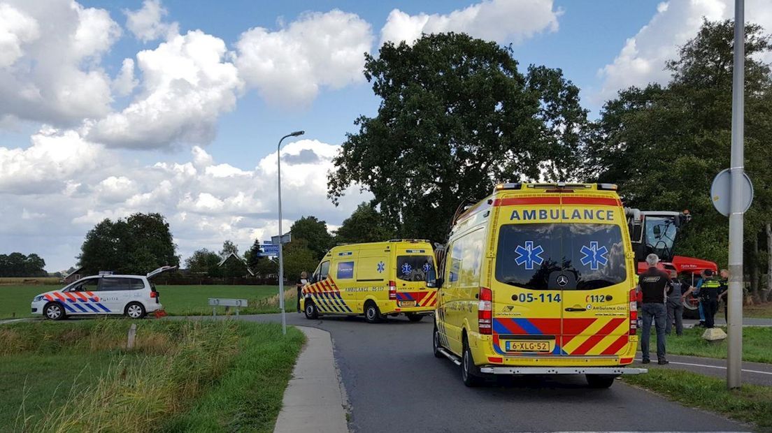 Scooterrijder met traumahelikopter naar ziekenhuis gebracht na ongeval in Goor