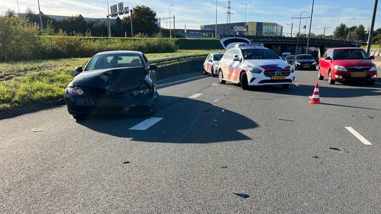 112 Nieuws: Flinke vertraging door botsing in Deventer | Brandstichting in gangetje achter woningen in Steenwijk. 112 Nieuws: Flinke vertraging door botsing in Deventer | Brandstichting in gangetje achter woningen in Steenwijk.