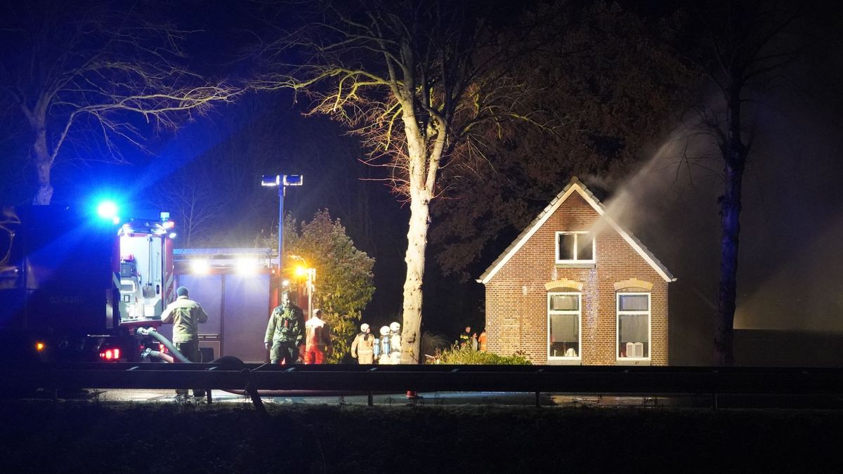 Bovenverdieping brandt uit in woning Smilde