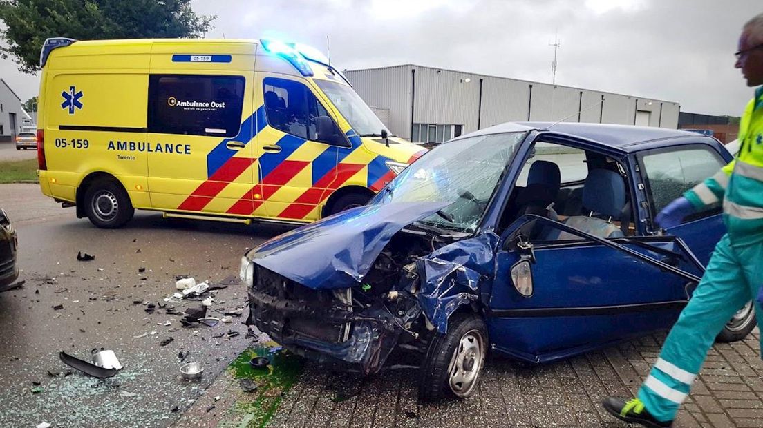 Gewonde en forse schade bij aanrijding in Tubbergen