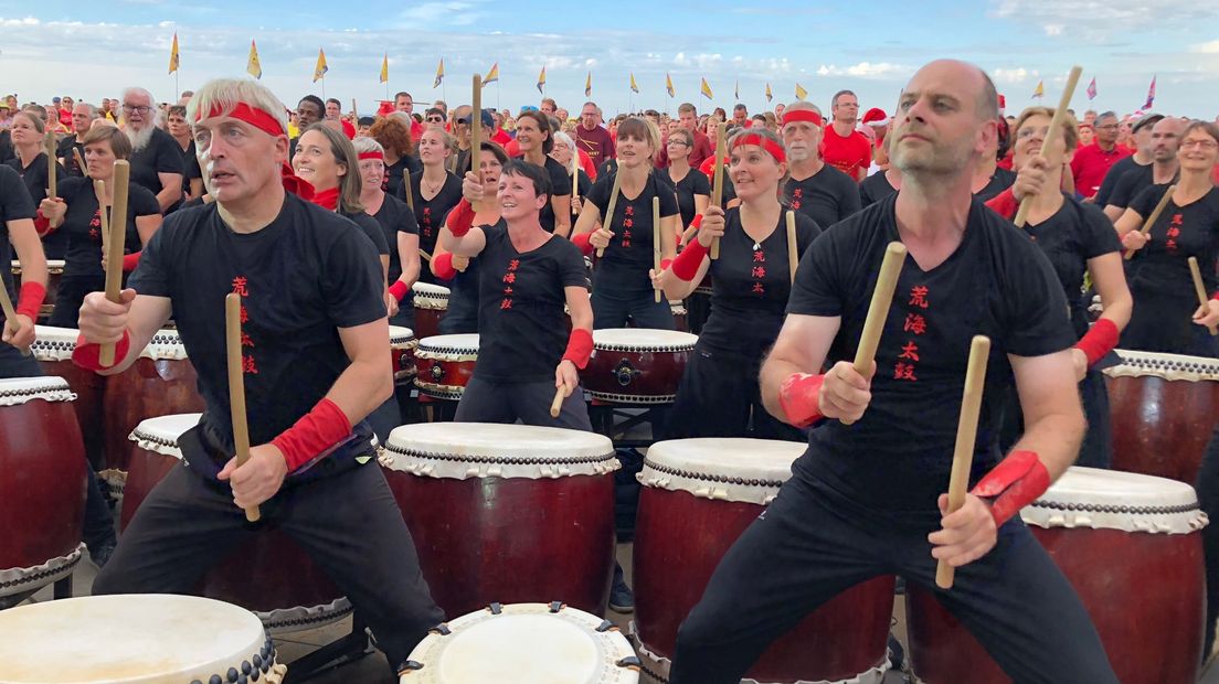Drummers op het strand van Scheveningen