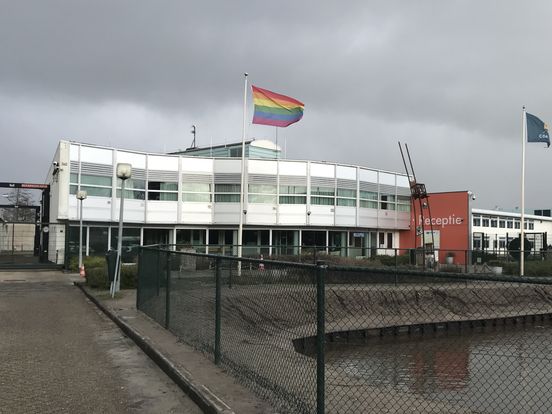 Inspectie houdt zorgen over halfopen asielopvang Hoogeveen