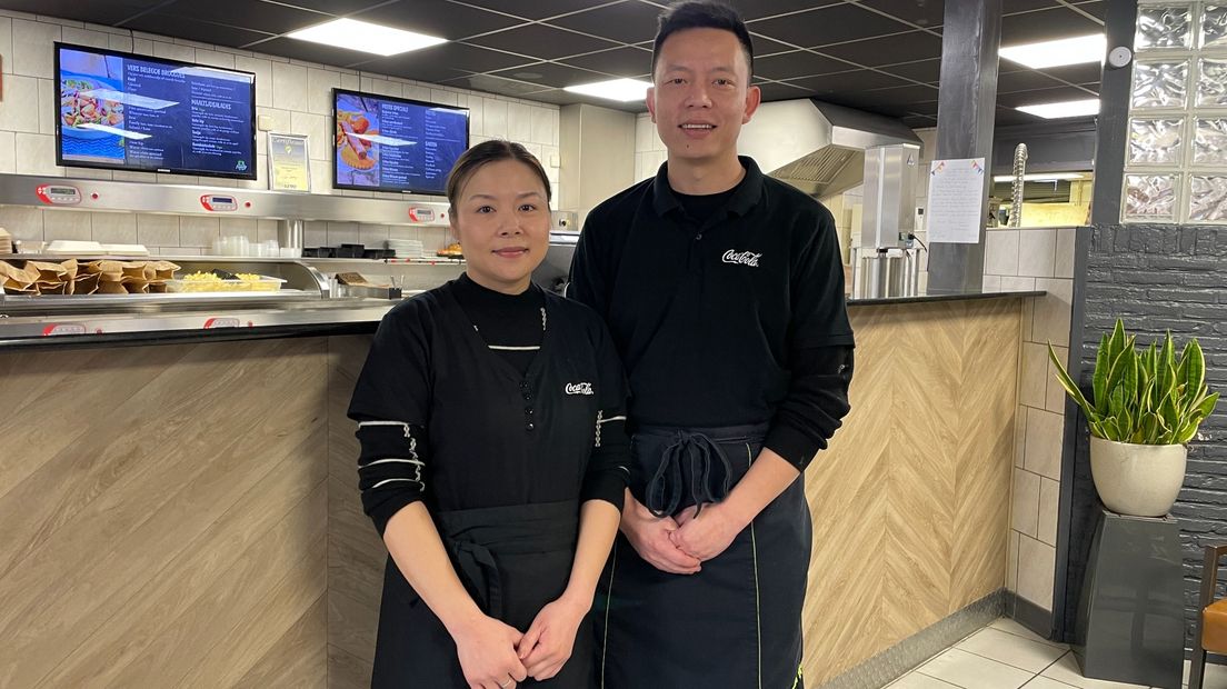 Nikke en Jang zijn de nieuwe uitbaters van een cafetaria in Winsum