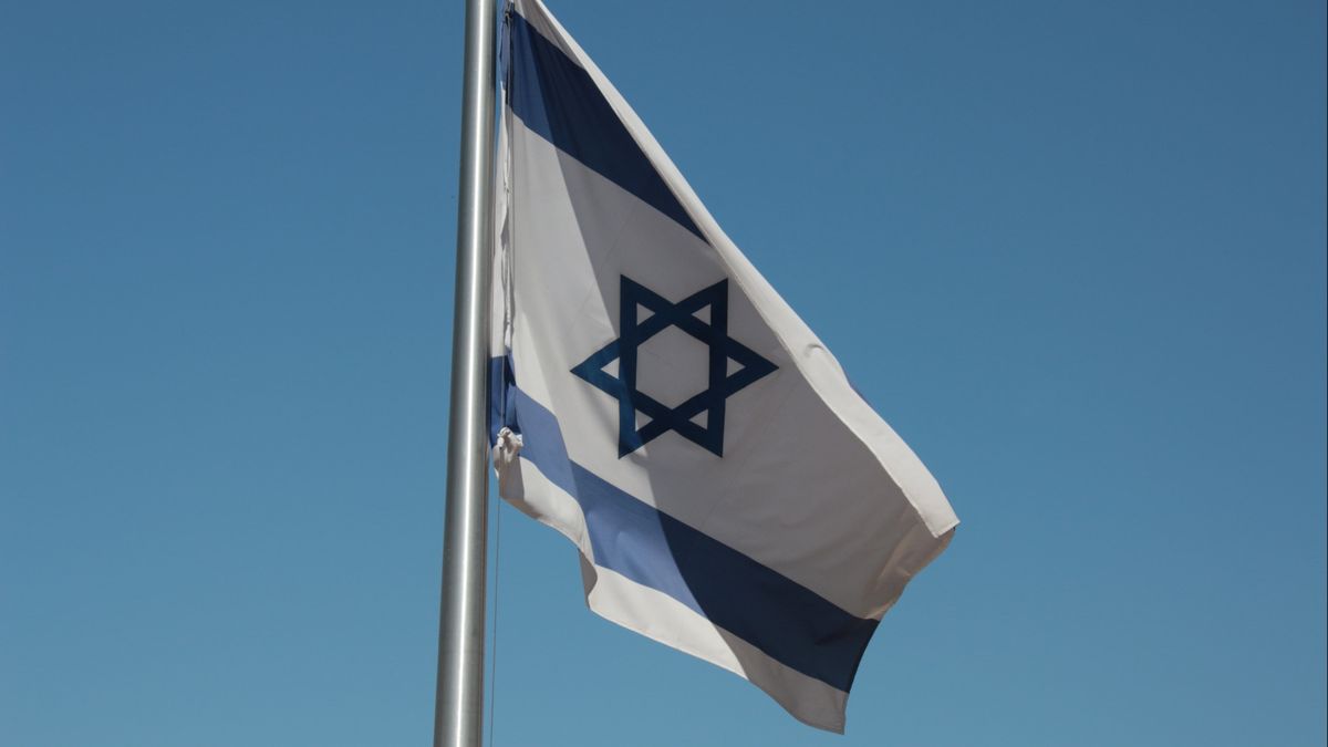 Man bedreigt buurman om Israëlische vlag in tuin en krijgt werkstraf