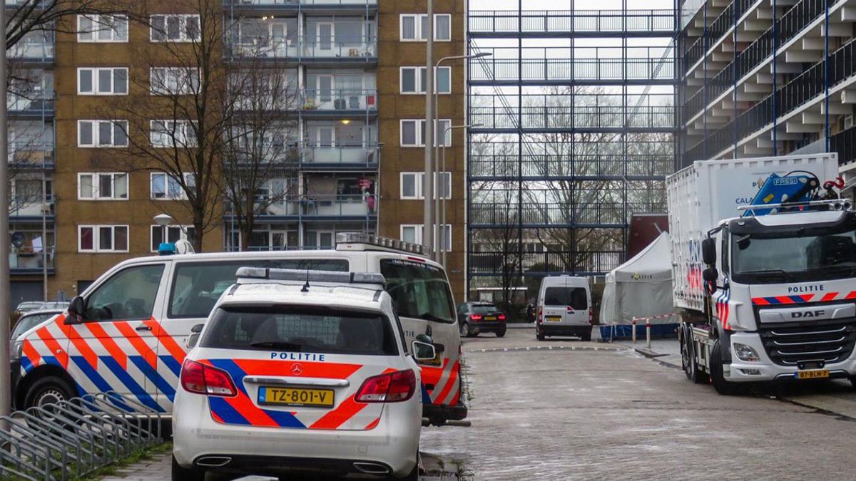 Man springt van flat en neemt mogelijk dochter (4) mee met sprong Omroep West Man springt van flat en neemt mogelijk dochter (4) mee met sprong Omroep West