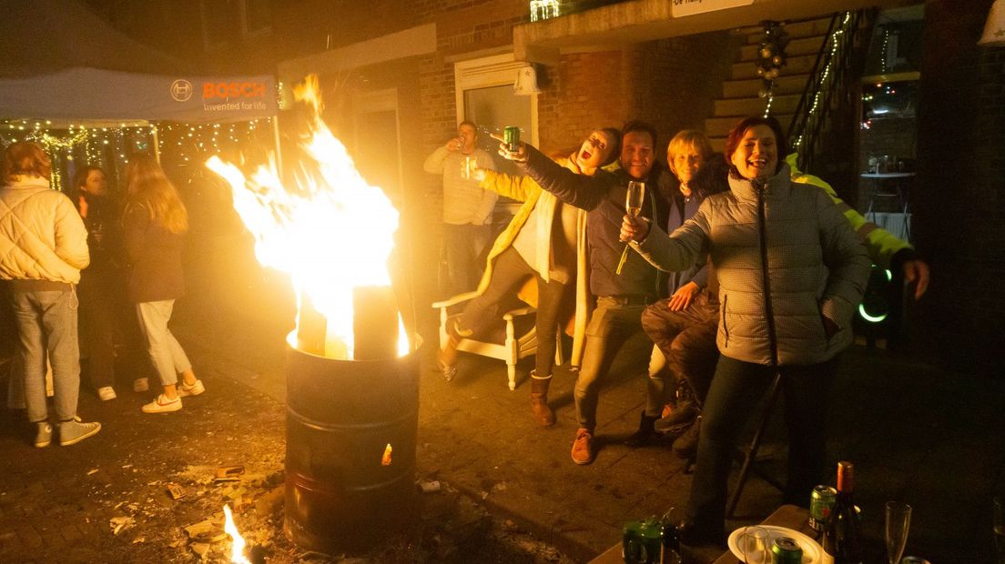In de Haagse wijk Duindorp werd op straat feest gevierd