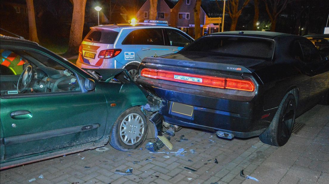 Beschonken bestuurder botst op geparkeerde auto