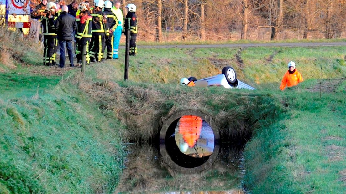 Auto te water in Daarle