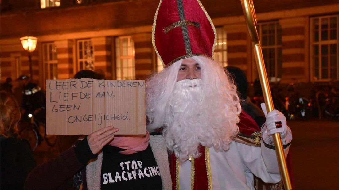 Protest tegen Zwarte Piet in Leidse raad