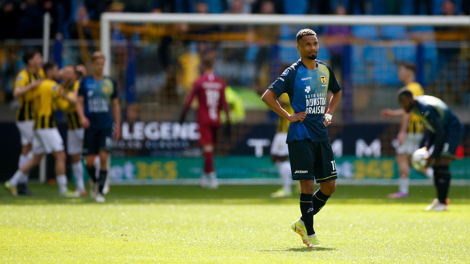 Patrick Joosten baalt nei de goal fan Vitesse