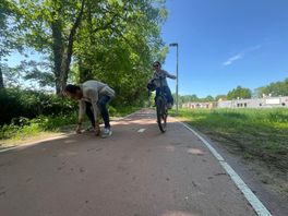 Is-ie echt zo smal? Wij meten veelbesproken fietspad Oosterboer op: 'Het is hier niet op orde'