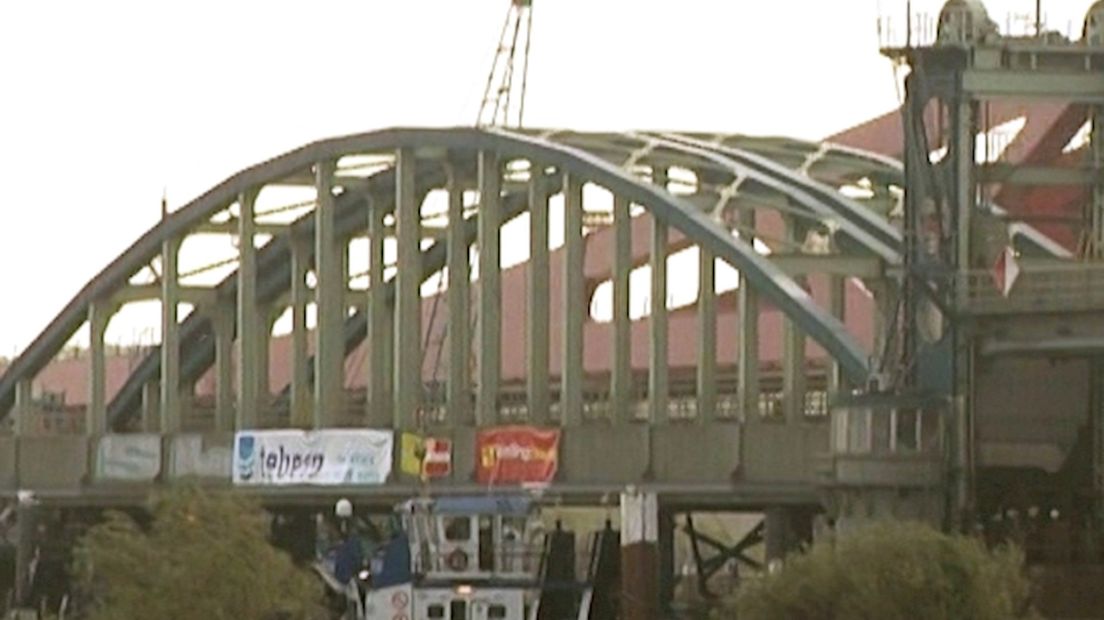 Oude spoorbrug Zwolle nog niet weg