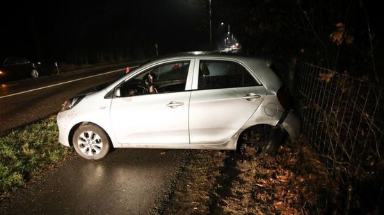 Gewonde bij aanrijding • auto's in vlammen op